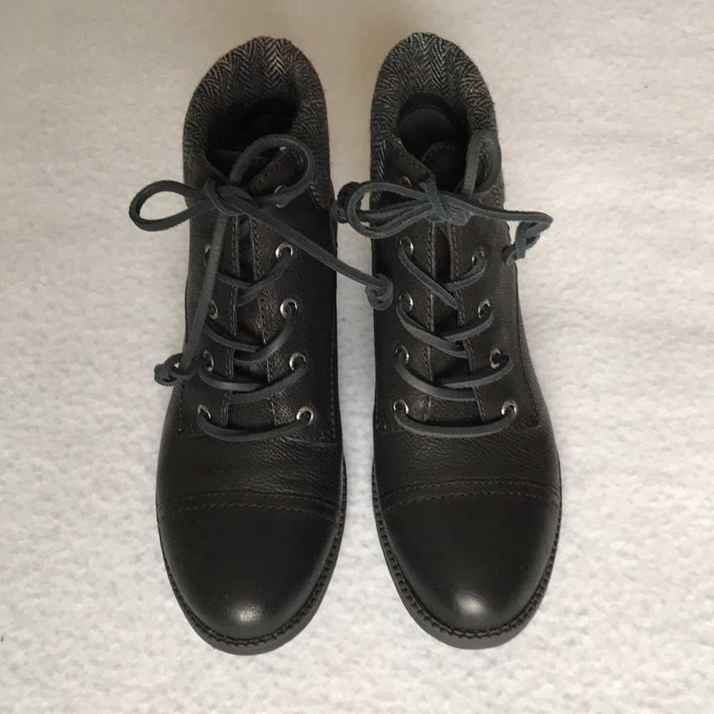Brand new Black Sperry Top Sider short boots